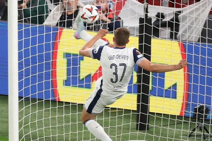 Khoảnh khắc không tưởng ở chung kết Europa League