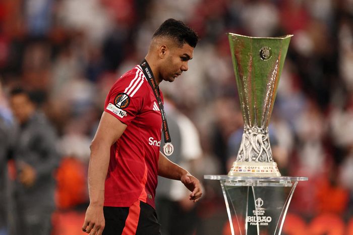 Casemiro mất bộn tiền