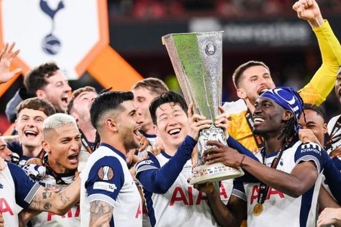Thiếu huy chương vàng trao cho Son, Chủ tịch UEFA xin lỗi