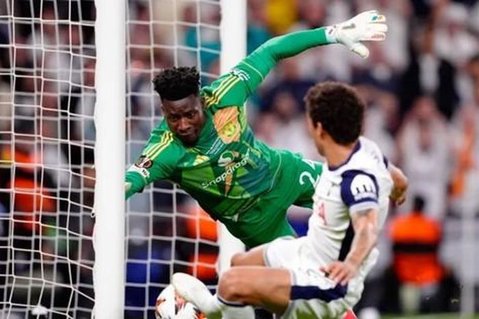Thủ môn Andre Onana bị fan MU réo tên sau thất bại ở chung kết Cúp C2