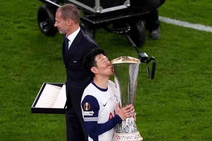Son Heung-min gặp sự cố hy hữu tại chung kết Europa League