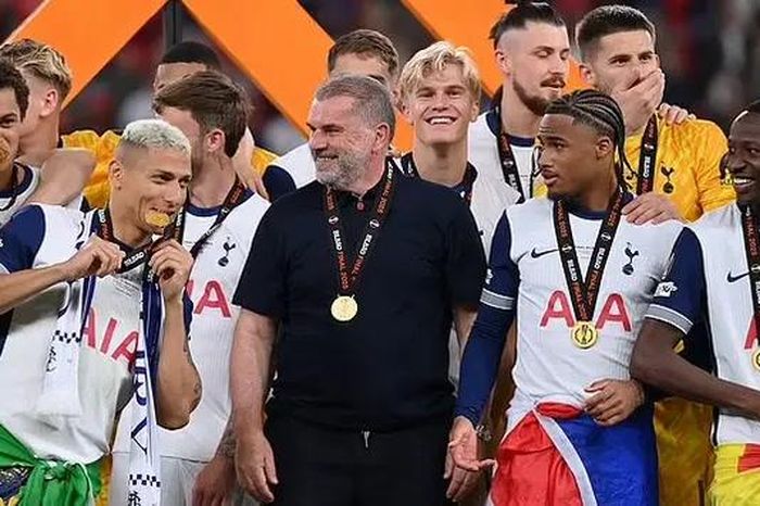 HLV Ange Postecoglou chia sẻ về tương lai