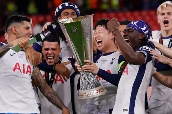 CĐV Tottenham Hotspur ăn mừng chức vô địch Europa League