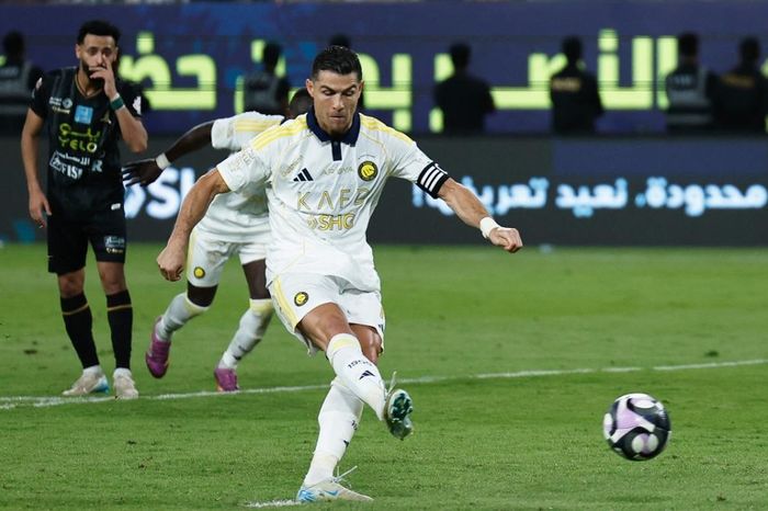 Kết quả bóng đá hôm nay 22/5: Đá hỏng phạt đền, Ronaldo suýt thành tội đồ