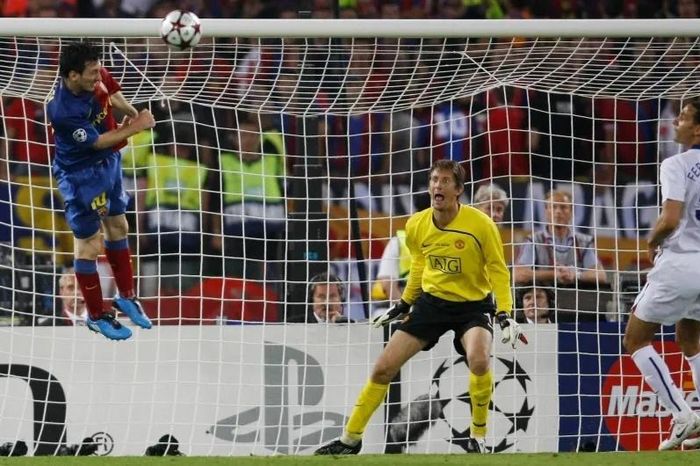 Messi chọn cú đánh đầu tung lưới MU là bàn thắng để đời