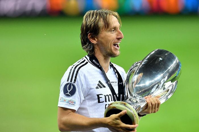 CĐV muốn Modric ở lại Real Madrid