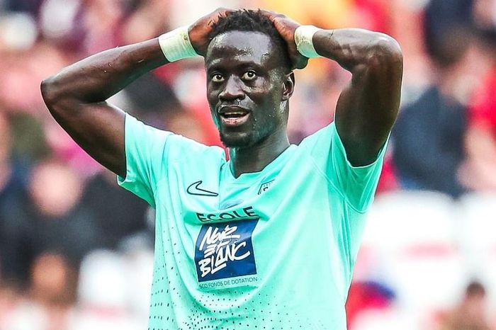 Tiền đạo Ligue 1 bị cấm thi đấu vì sử dụng thuốc lắc