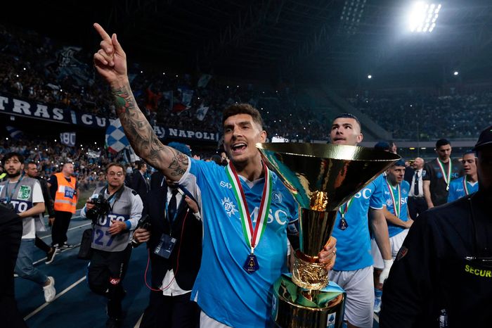 Napoli được thưởng lớn