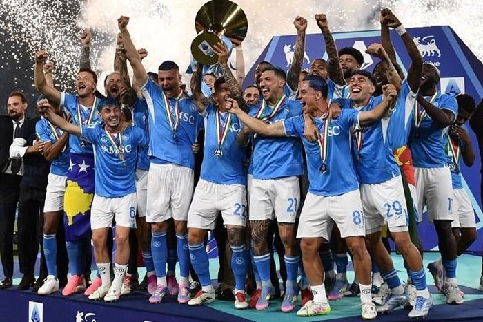Cựu sao MU thi nhau ghi bàn, Napoli vô địch Serie A 2024/25