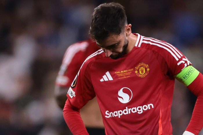 Al Hilal chồng tiền mua Bruno Fernandes