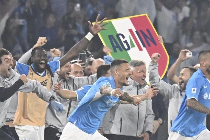 Napoli giành chức vô địch Serie A sau cuộc đua căng thẳng