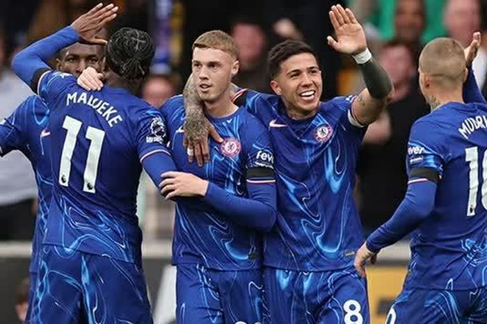 Vòng 38 Giải Ngoại hạng Anh: 5 đội bóng, 4 trận chung kết và 3 suất dự UEFA Champions League