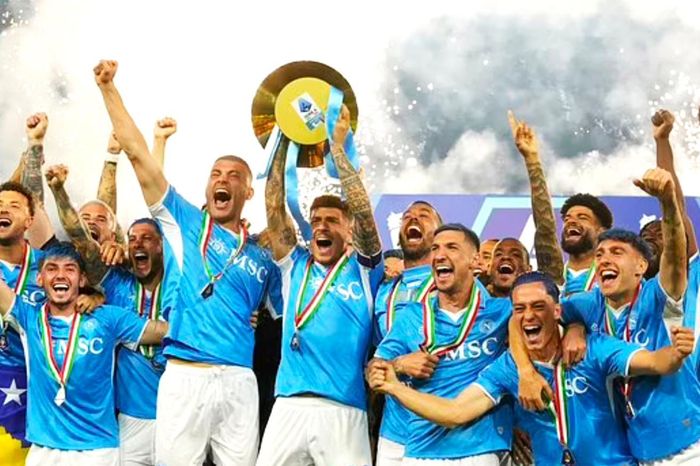 Napoli lên ngôi vô địch Serie A