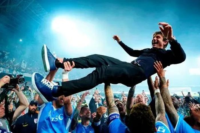 HLV Antonio Conte đi vào lịch sử của Serie A