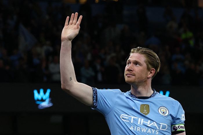 De Bruyne giảm mạnh thu nhập tại Napoli