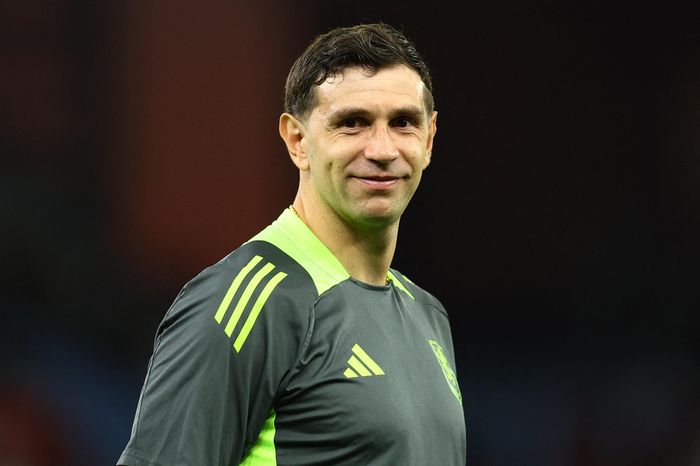 Arsenal tạo bất ngờ với Emiliano Martinez