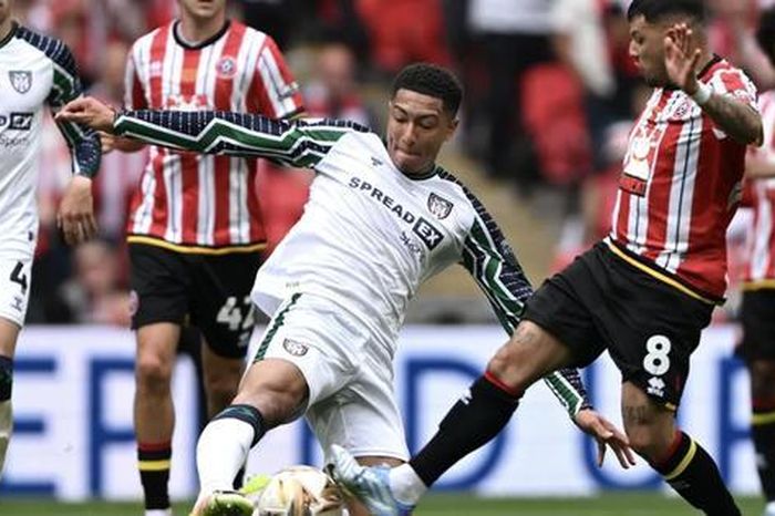 Sunderland trở lại Ngoại hạng Anh bằng bàn thắng trăm triệu bảng