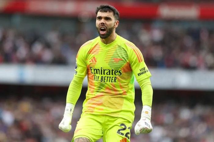 Arsenal đã lên phương án dự phòng khẩn cấp nếu Raya chia tay đội bóng