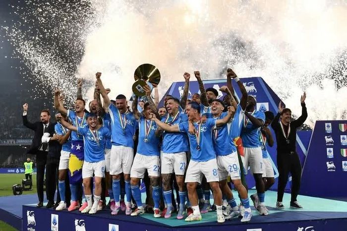 Antonio Conte: 'Con cáo già' trên đường đua giải vô địch quốc gia