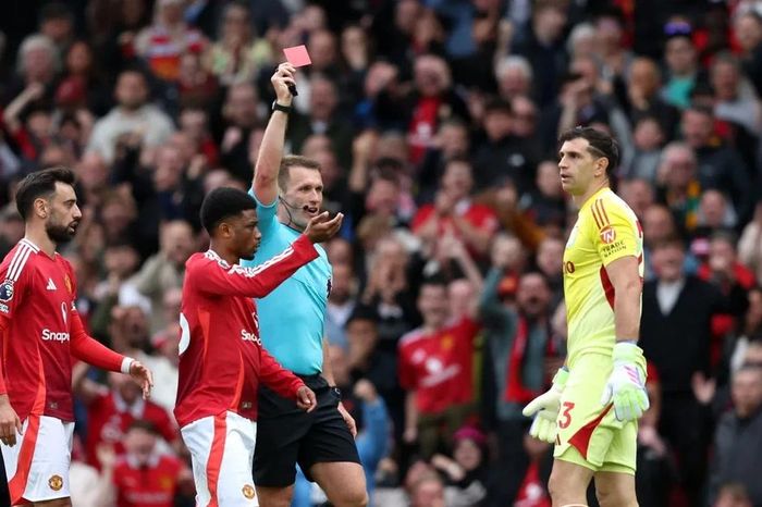 Man Utd khiến Aston Villa mất vé dự Champions League