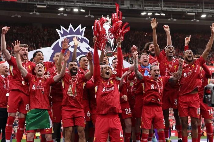 Chùm ảnh: Liverpool tưng bừng ăn mừng chức vô địch Ngoại hạng Anh