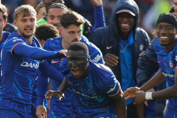 Chelsea giành vé Cúp C1: Đến lúc chinh phục Conference League