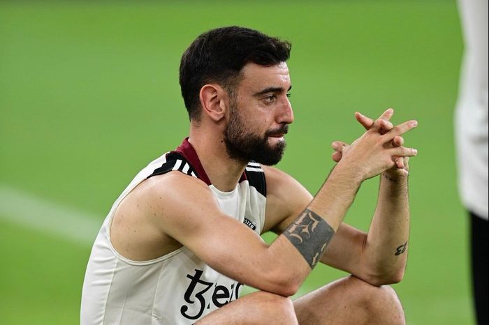 Bruno Fernandes trầm tư trước đề nghị rời MU