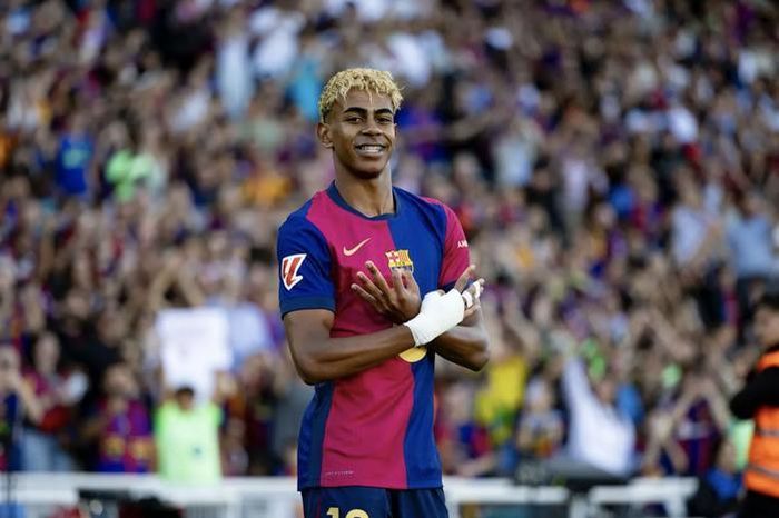 Lamine Yamal ký hợp đồng 6 năm với Barcelona, phí giải phóng 1 tỉ euro