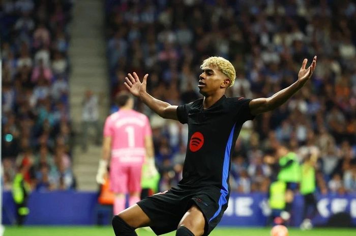 Barca 'trói chân' thành công thần đồng Yamal bằng mức lương chưa từng thấy