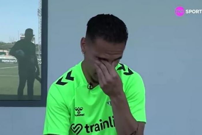Antony bật khóc kể lại khoảng thời gian đau buồn ở Man Utd