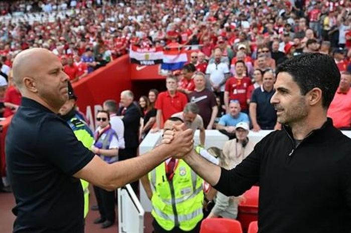 Arsenal và Liverpool 'đại chiến' giành cựu tiền đạo Man City