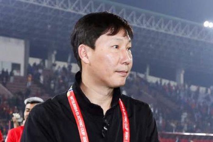 Ngả mũ trước HLV Kim Sang Sik