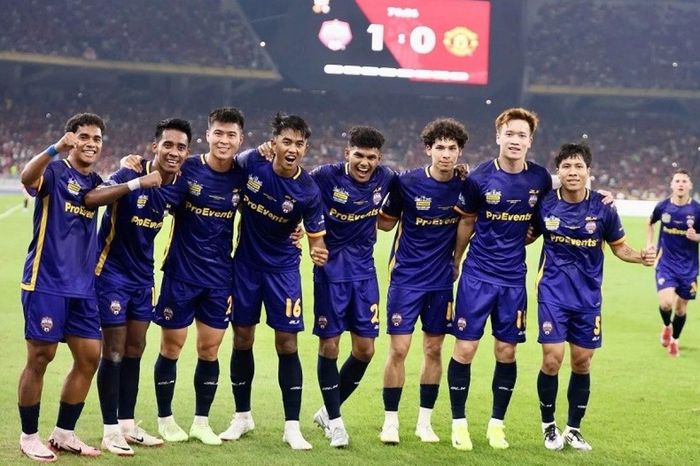 Sao Myanmar tỏa sáng, ASEAN All-Stars đánh bại Man United