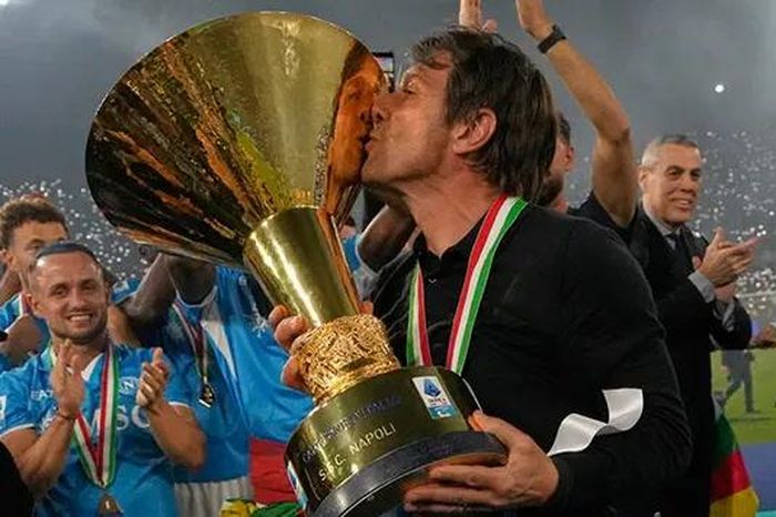 Chủ tịch CLB Napoli xác nhận chia tay HLV Conte