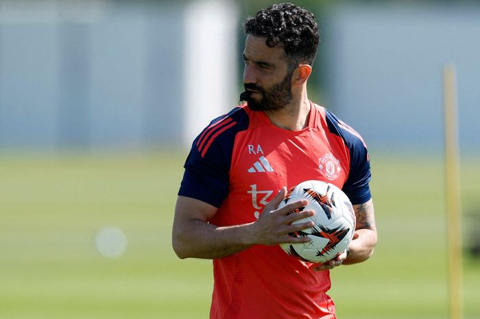 Báo Anh: Amorim đuổi 1 cầu thủ Man Utd trước ngày so tài HLV Kim Sang-sik