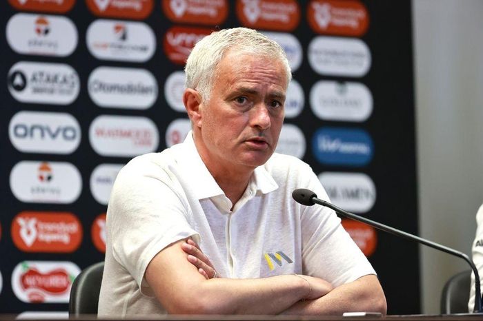 Mourinho lên tiếng về việc Tottenham vô địch Europa League