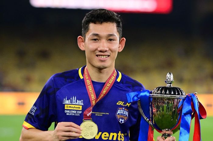FIFA gọi tên Hai Long sau trận MU thua ASEAN All Stars