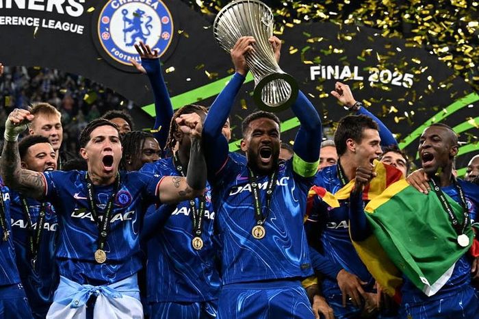 Chelsea vô địch Conference League: Maresca và vũ điệu Cole Palmer