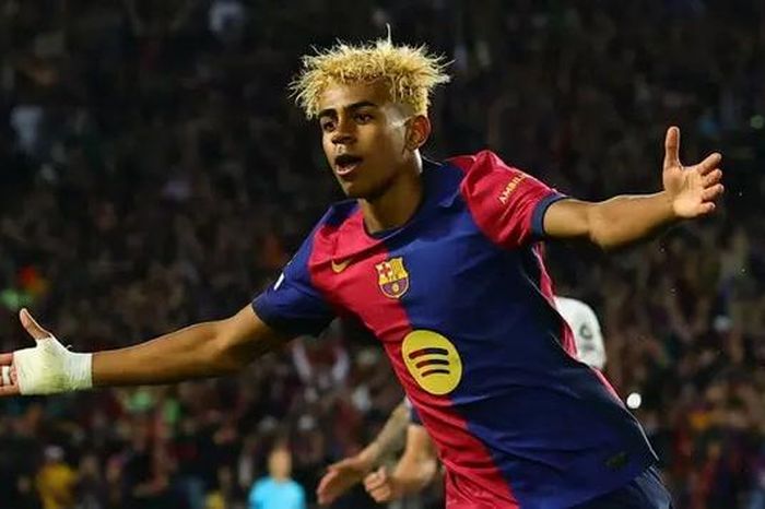 Lamine Yamal gia hạn hợp đồng với Barcelona