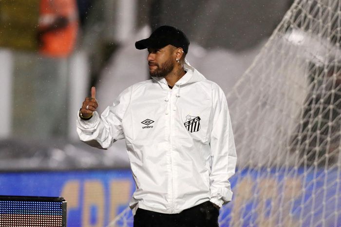 Neymar gây tranh cãi