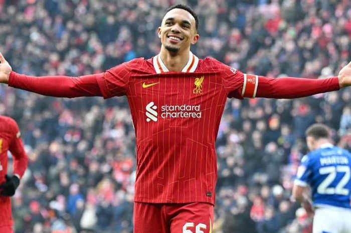 Real Madrid chiêu mộ Alexandre-Arnold, Barca vội giữ ngọc quý