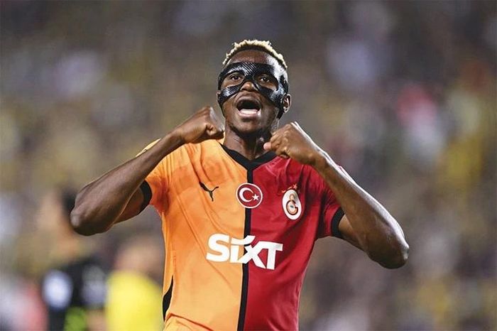 Man United đổi Hojlund lấy Osimhen