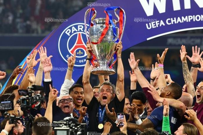 Ngôi sao Mbappe chúc mừng PSG vô địch, người hâm mộ 'đá xéo'