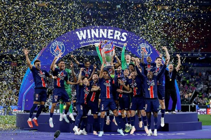 Cổ động viên phát cuồng sau khi PSG vô địch Champions League