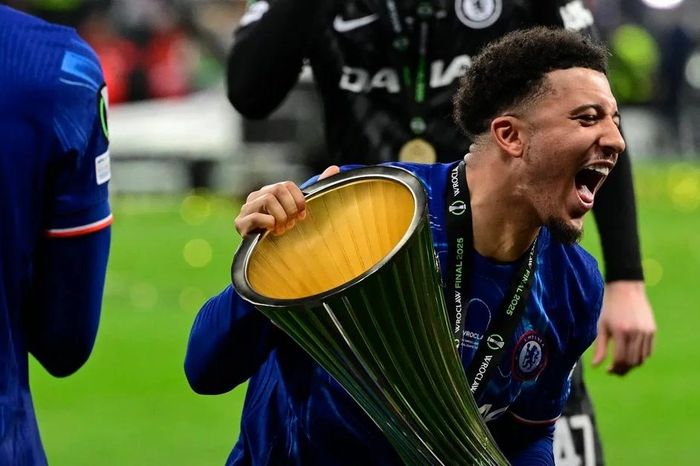 Chelsea yêu cầu Jadon Sancho giảm lương