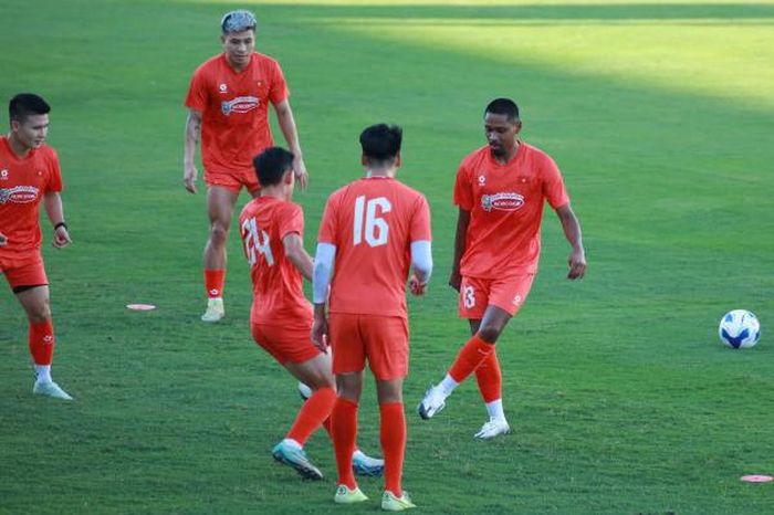 Hậu vệ CLB Bóng đá Công an Hà Nội 'chia sẻ buồn vui' sau trận chung kết Champions league