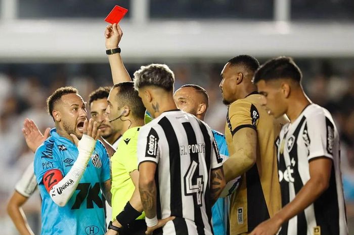 Bắt chước Maradona, Neymar phải xin lỗi vì thẻ đỏ
