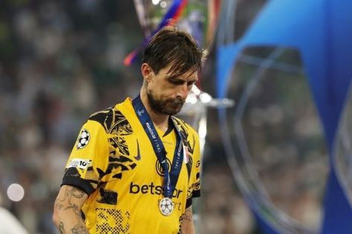 Chỉ... 1 CĐV đón Inter về nước sau thảm bại ở chung kết Champions League