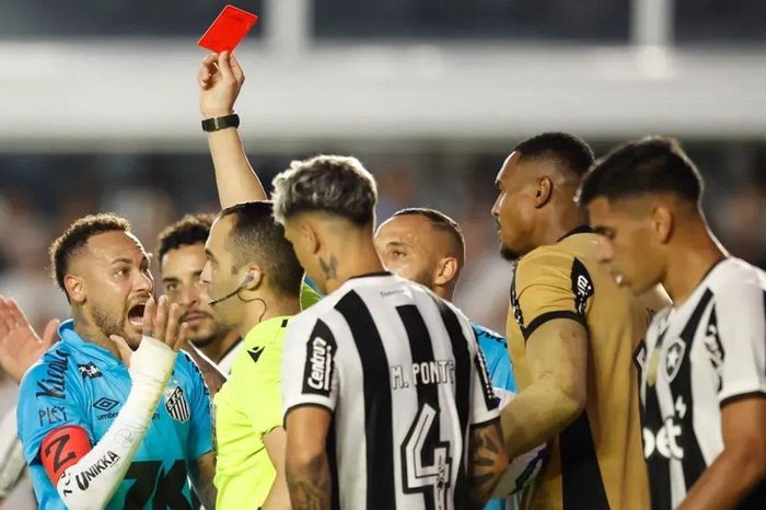 Ghi bàn bằng tay, Neymar nhận thẻ đỏ