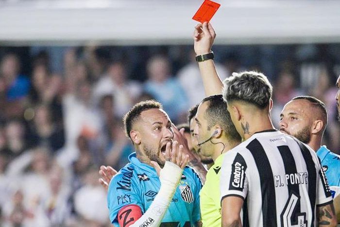 Neymar ghi bàn bằng... tay!